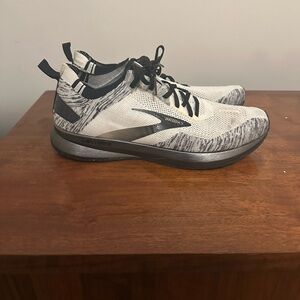 Brooks Men's Gray and Black Athletic Shoes